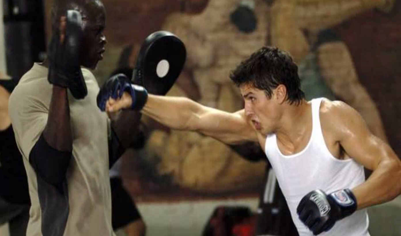 2. Never Back Down. Jake Tyler är hunken som efter att ha åkt på stryk väljer att träna upp sig hos fightingveteranen Jean Roqua. 2. Never Back Down. Jake Tyler är hunken som efter att ha åkt på stryk väljer att träna upp sig hos fightingveteranen Jean Roqua.